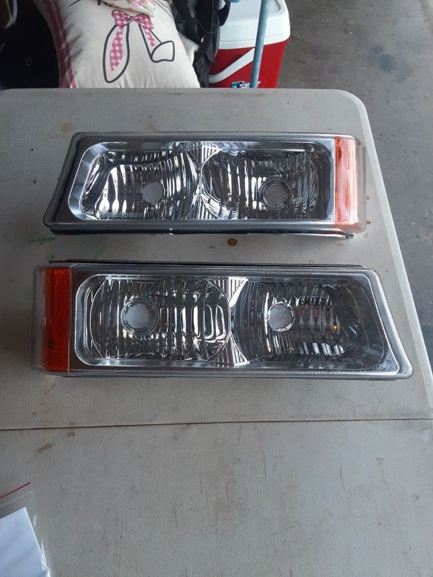 03-06 Silverado Bumper lights