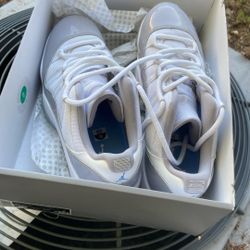 Air Jordan 11 White/University Blue