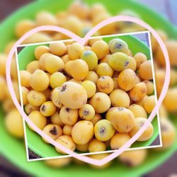  Freshly picked organic loquats this morning, $1 for 3. Sweet and refreshing, good for your throat.