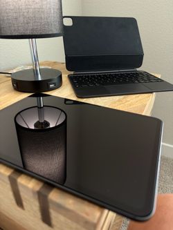 iPad Pro 11-inch (M4), 256GB, Wi-Fi + Cellular in Space Black.