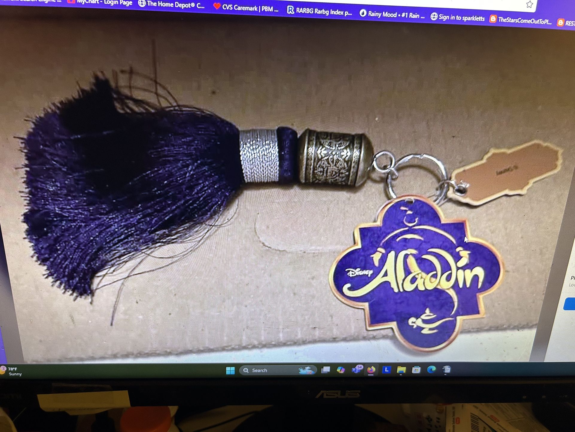 Brand New Condition Disney Aladdin, London, New York Broadway Show Castle Keychain Key Ring 2017