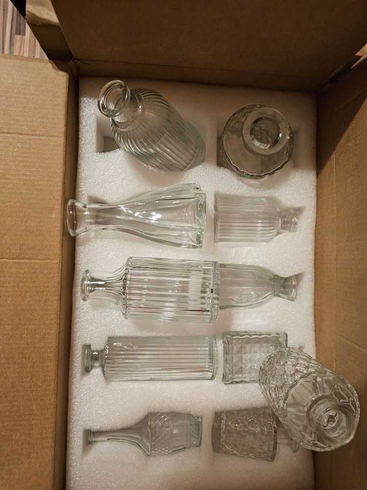 Box Of Assorted Vases 20 Per Box, 2 Boxes Total