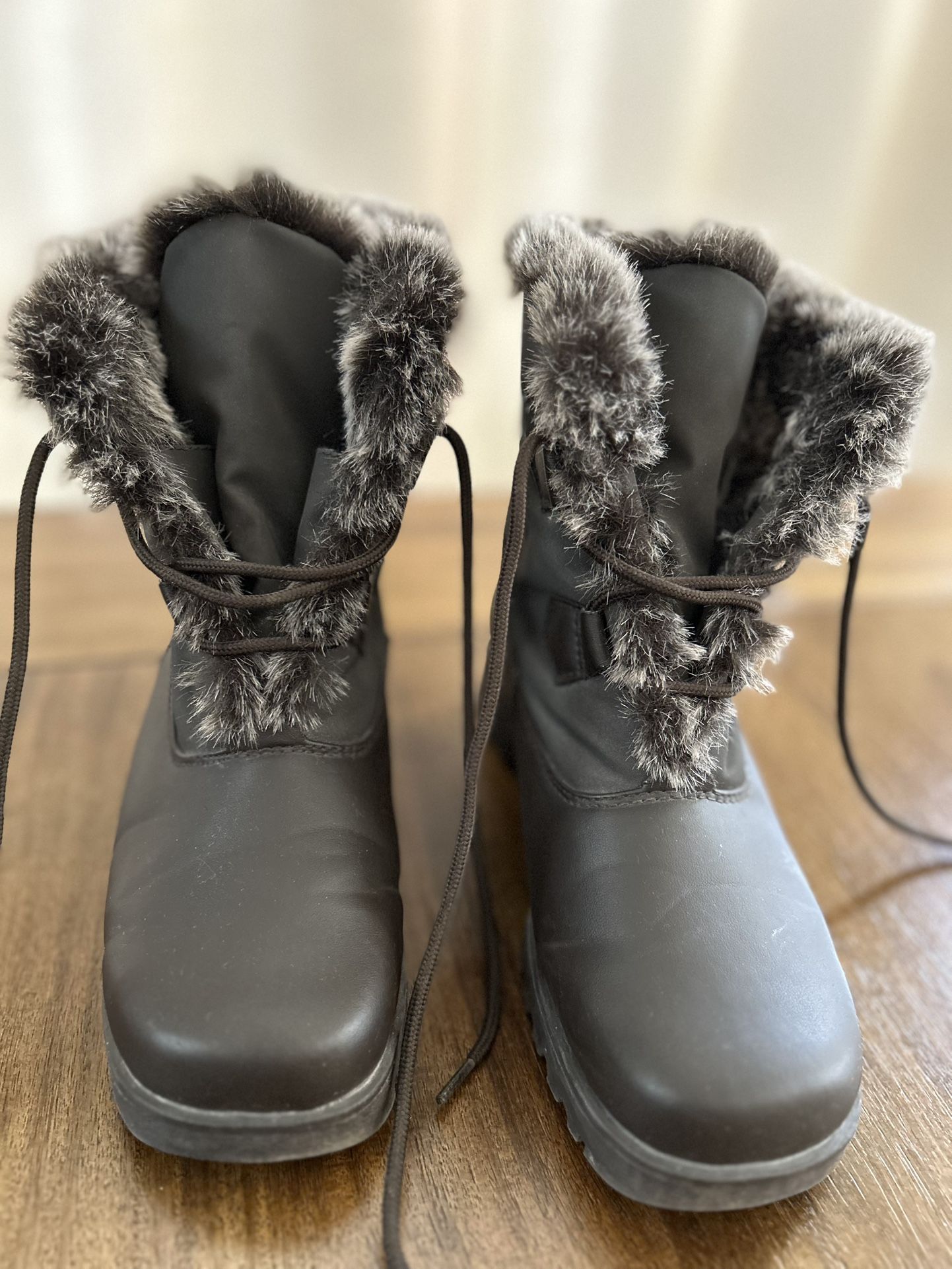 Totes Fur-lined All Weather Boots Size 7