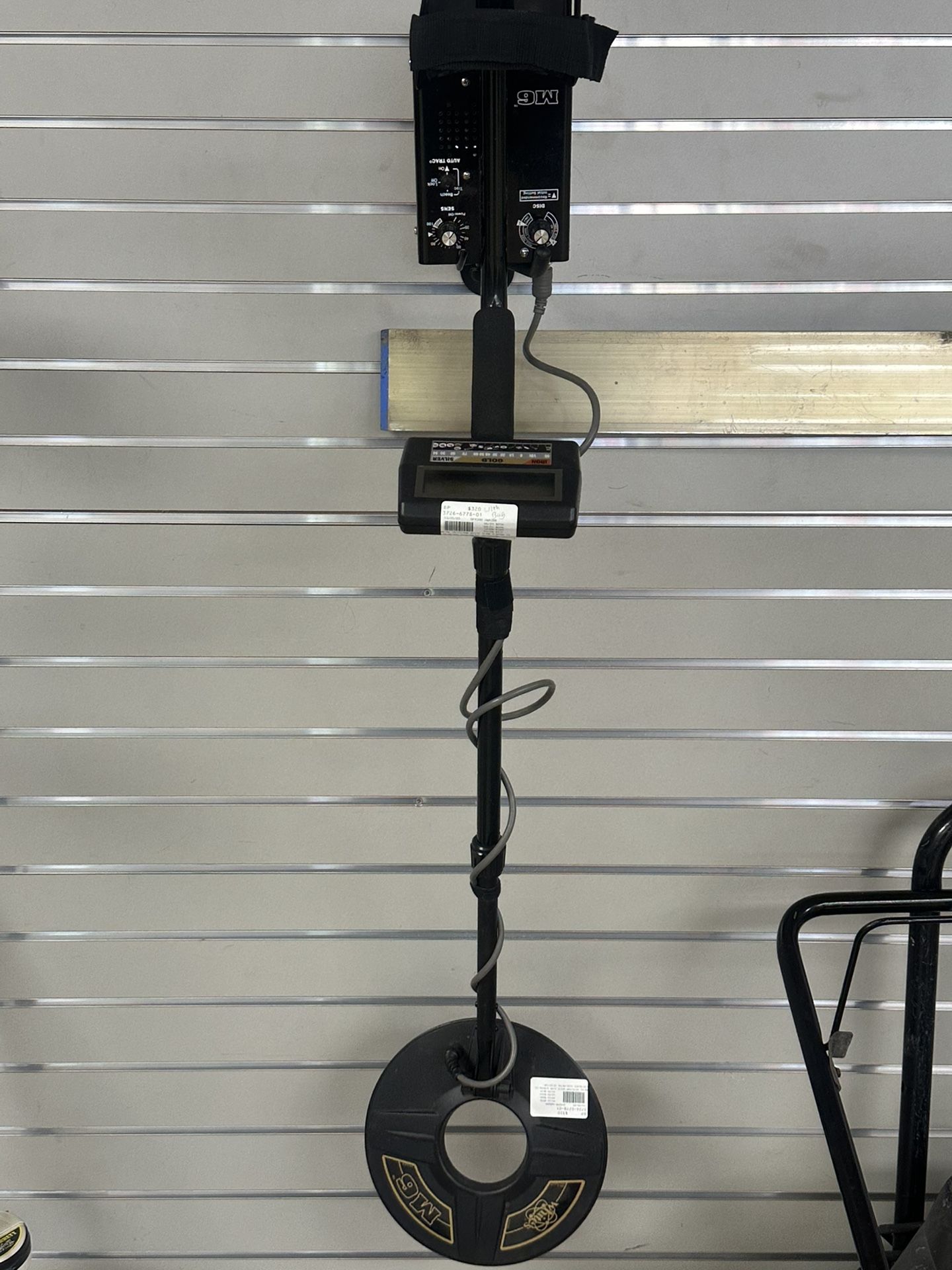 White M6 Metal Detector