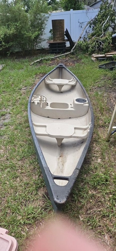 14 Ft Canoe With Live Well/ Ice Chest