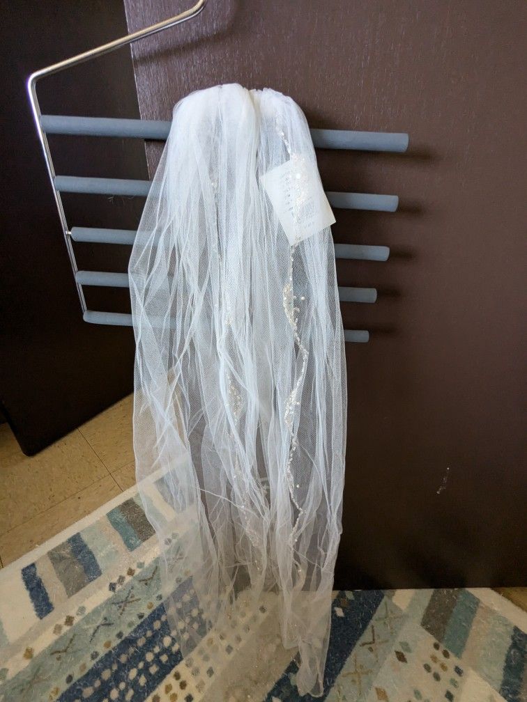 Wedding Vail Comb With Crystal Beading Along Edge NWT