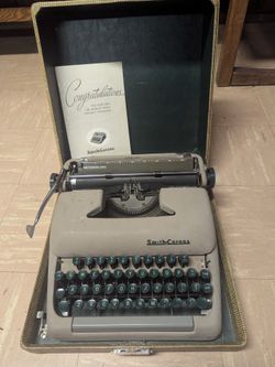 Vintage 1950s Smith-Corona Typewriter and case