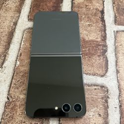 Samsung Z Flip5 (265GB) Unlocked/ Liberado