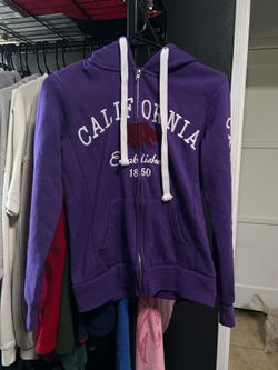 Y2K woman’s California zip up