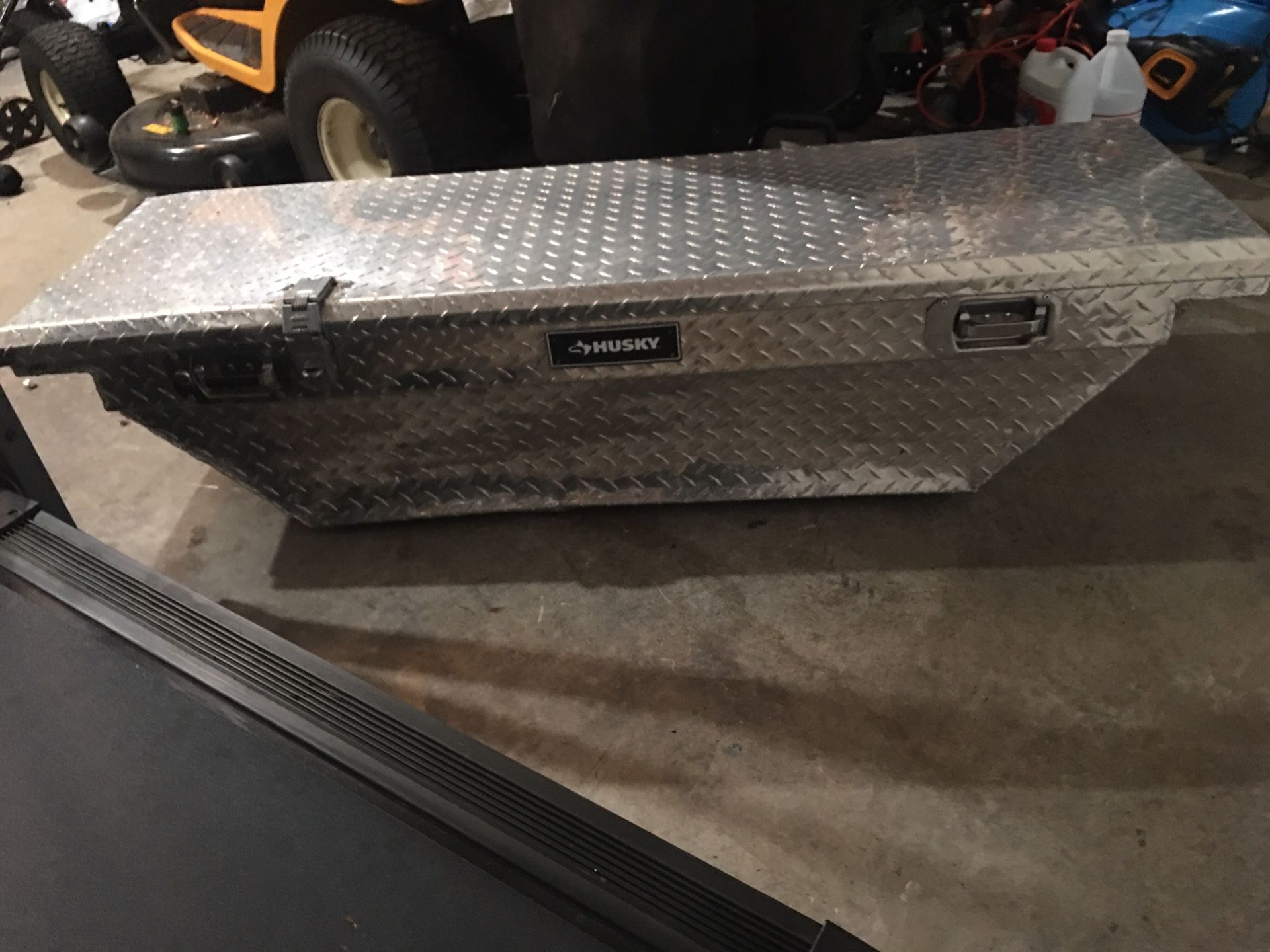 Truck tool box (reduced)
