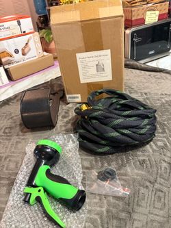 New 25’ garden hose W 10 spray nozzle/hose hanger