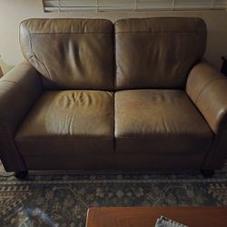 LEATHER NAILS HEAD LOVESEAT