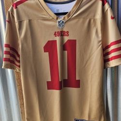 Brandon Aiyuk San Francisco 49ers Jersey gold. Adult Size Small 
NFL NIKE OFFICIAL JERSEY 
Great condition 
Very small stain 
Hardly noticeable 