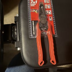 Milwaukee 7in 1 high leverage combination pliers
