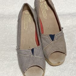 Gently Used Women’s TOMS Wedge Shoes, Size: 6W