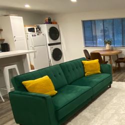 Modern Green Sofa - Perfect For Any Space!