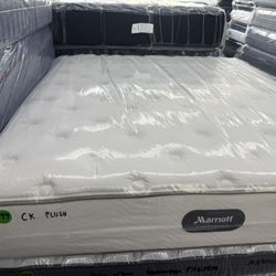 CALIFORNIA KING SIZE (PLUSH) MARRIOTT MATTRESS & BOX SPRINGS BED SET
