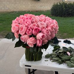 Pink Rose Heart Stand