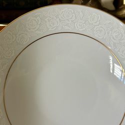 Cellini Romanesque Fine China Bowl Made in Japan with 24K Gold Trim