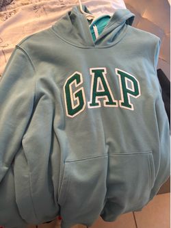 Gap sweater