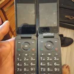 It's A Samsung By Metro And T-Mobile Nothing Wrong With It Works Good