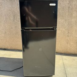 Mini Refrigerator  w/ Freezer