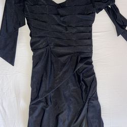 Black Gown, Size: Small