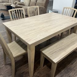 Dining table (sits 6 people complete)