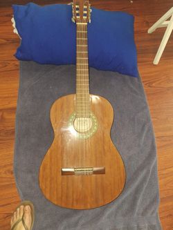 Gitarra 6 Cuerdas Echa En Indonecia