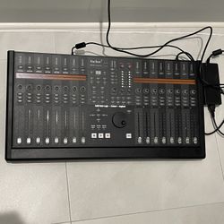 Solid State Logic Nucleus 2 Dark 16-Channel Digital Mixer and Control