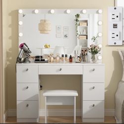 White Vanity Table Desk With Stool 