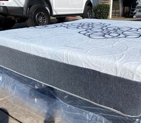 Cal King Bamboo Cool Gel Memory Foam!!