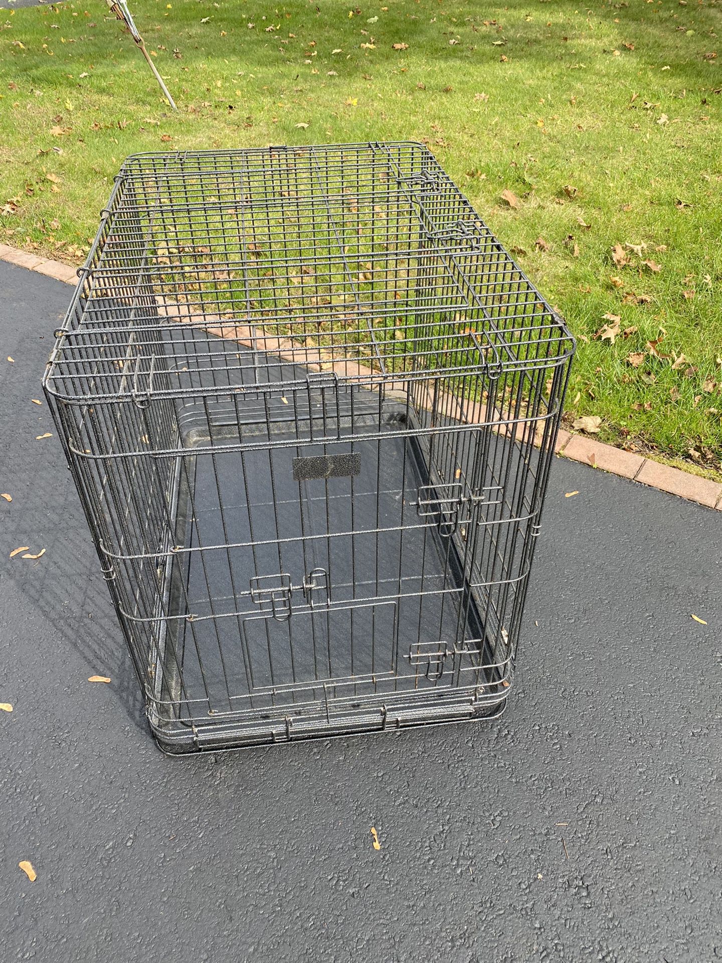 Very large dog cage with removable tray