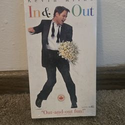In & Out Kevin Kline 1998 VHS Tape