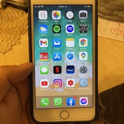 IPHONE 7 PLUS $280 256GB (CASES + SCREEN GUARD)