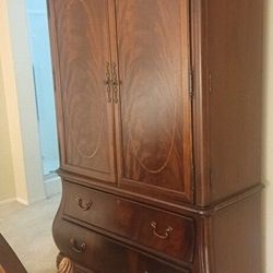 Thomasville Kent Park Lady Sophia Armoire