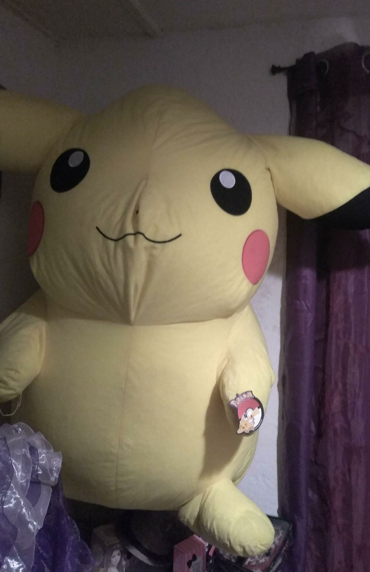 Mono de picachu grande
