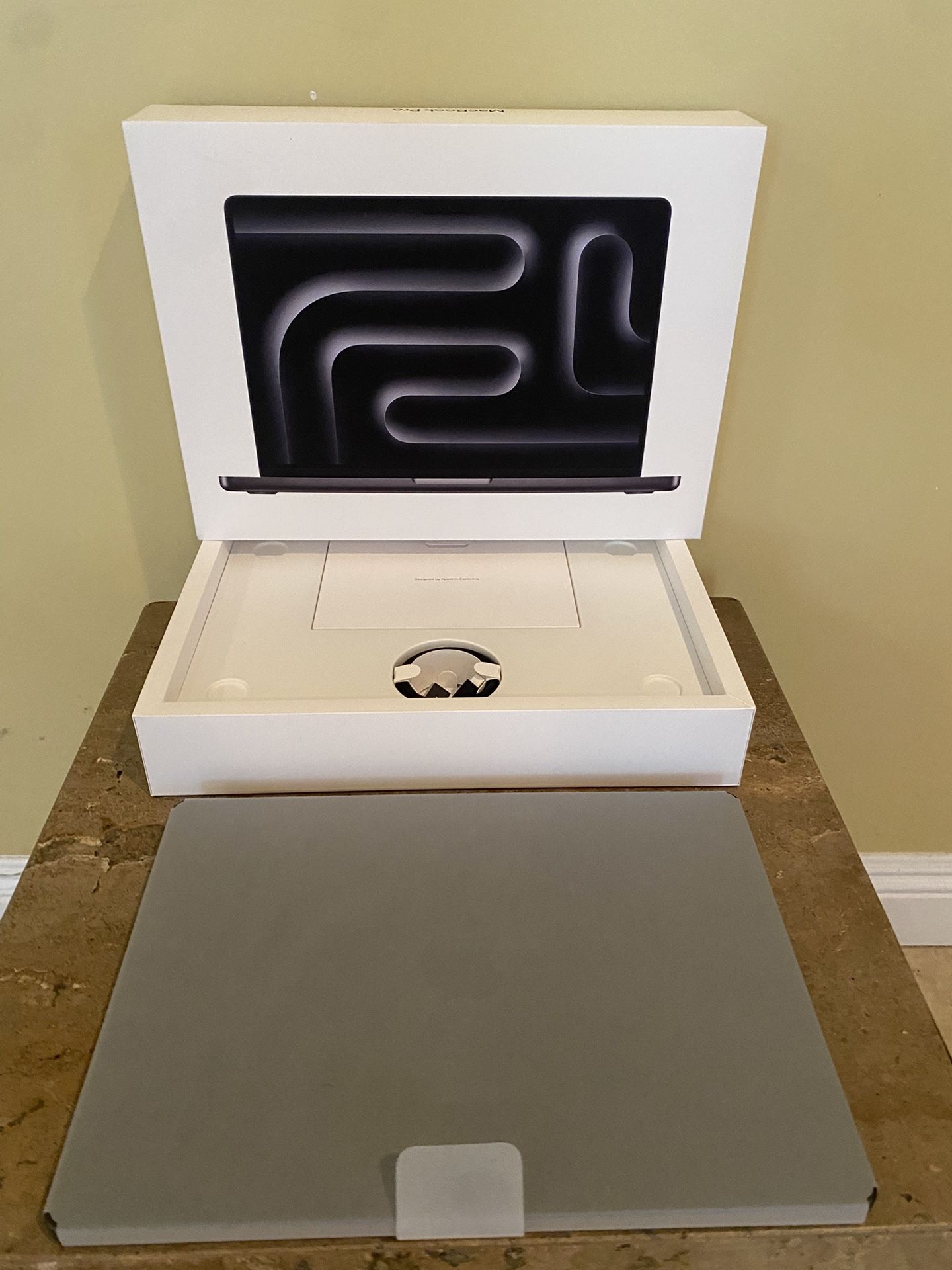 2025/26 MacBook Pro 14 M5 16gb 512gb New Open Box