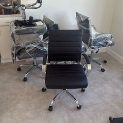 Office Chairs - 5 Black 