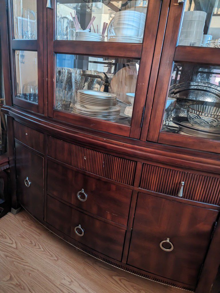 China Cabinet/ Dining Cabinet 
