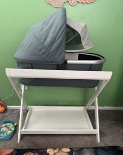 Uppababy V3 Bassinet and Stand