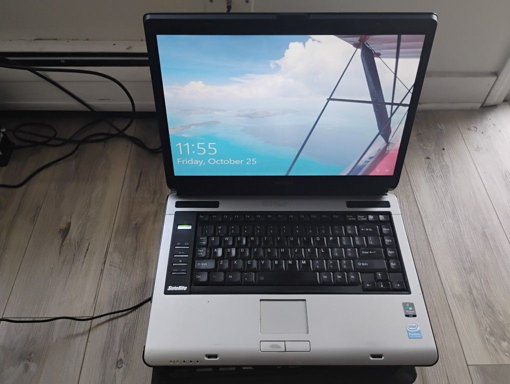 Toshiba Laptop w/Windows 10 & Office