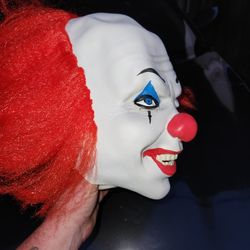 Halloween PENNYWISE MASK BRAND NEW.
