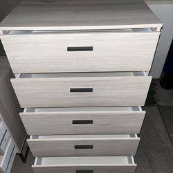 Ashley Furniture Socalle 30” Chest Of Drawers PRISTINE CONDITION