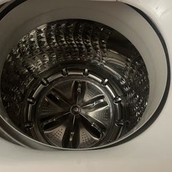 Sellin appliances washer/dryer refrigerator  microwave nd fridge