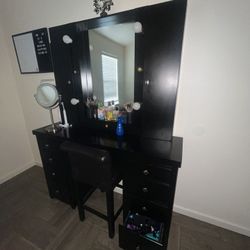 Black Vanity Makeup 