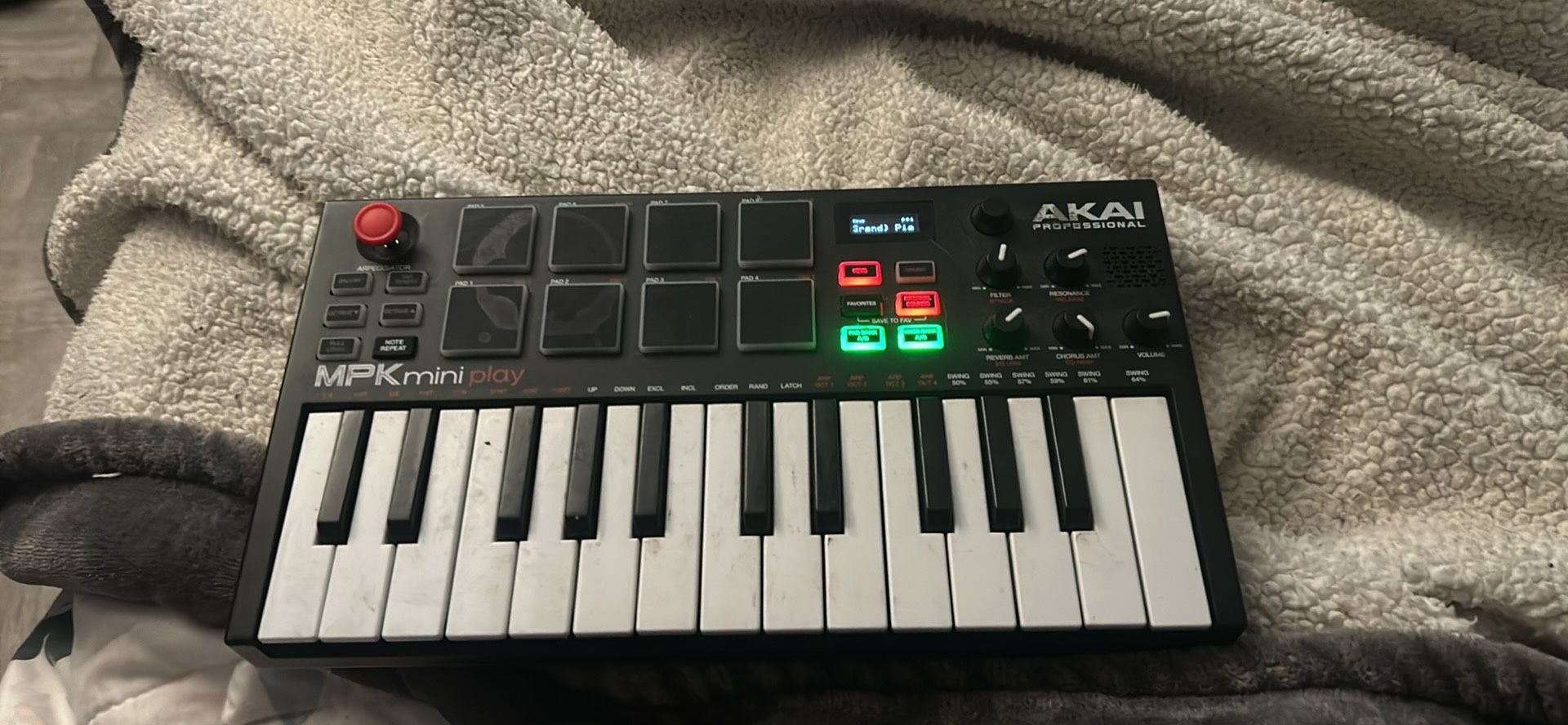 Akai MPK Mini Play Portable Keyboard (Missing USB Cord)