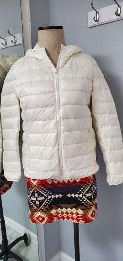 White Puffer Jacket NEW. Gap Sz. Med.