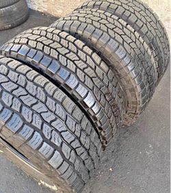 275/65/18 vendo un set de llantas Marca cooper con un 80% de Vida