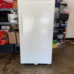  HAIER FREEZER  MODEL NO HUF168PB FOR PARTS NOT WORKING For Garage